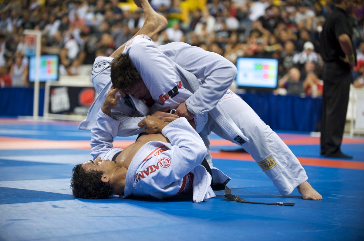 A match between Brazilian Jiu-Jitsu blackbelts Gabriel Vella and Romulo Barral at the 2009 World Jiu-Jitsu Championships (attempting a triangle choke).